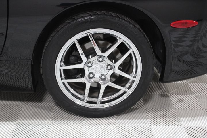 Used 2001 Chevrolet Corvette Coupe w/ Preferred Equipment Group1 RWD image 31