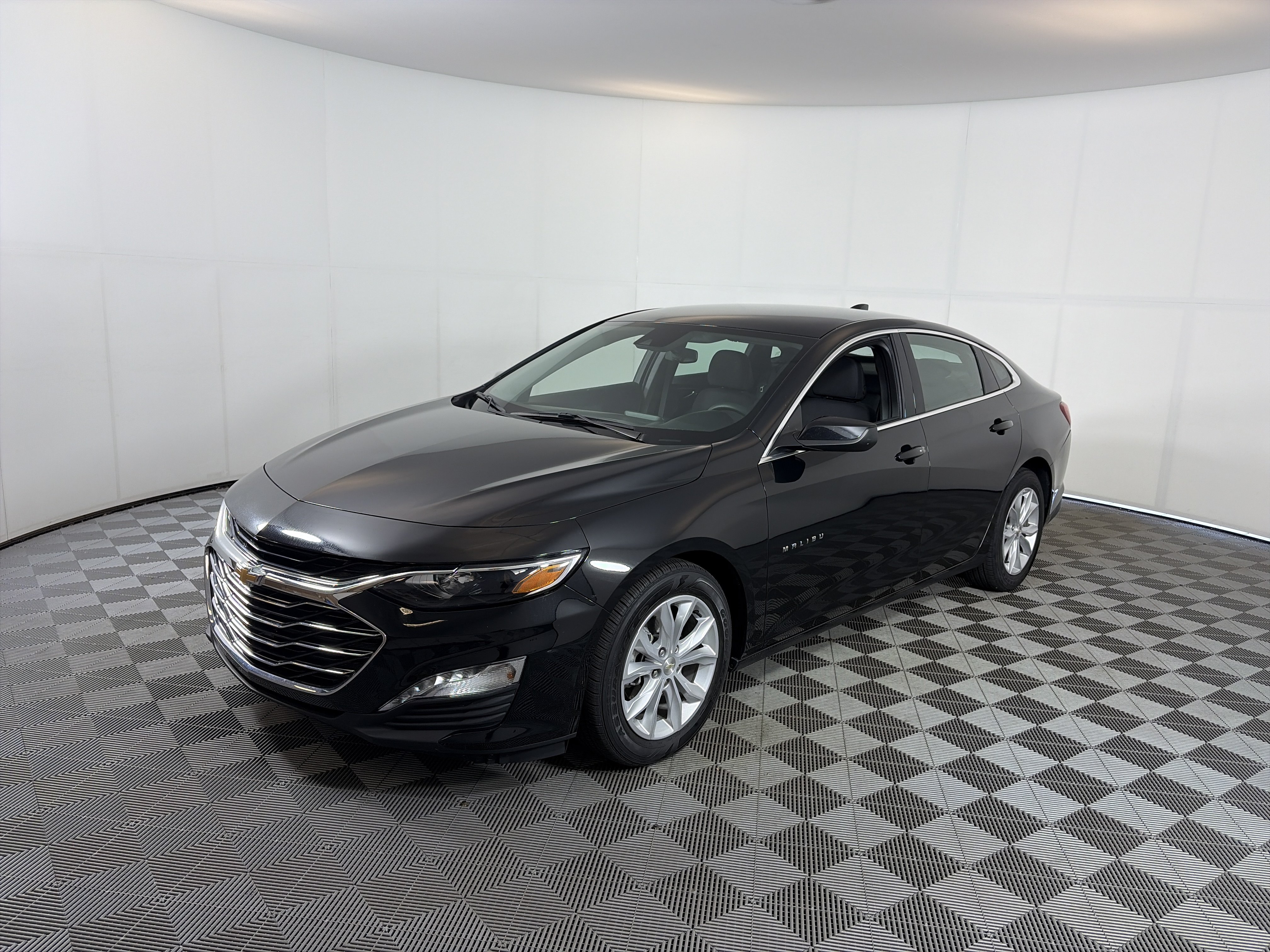 Used 2024 Chevrolet Malibu LT FWD image 3