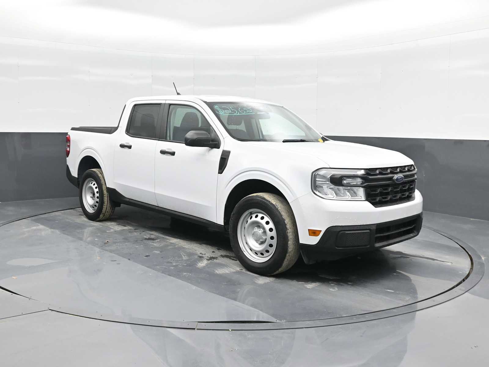 Used 2023 Ford Maverick XL image 1