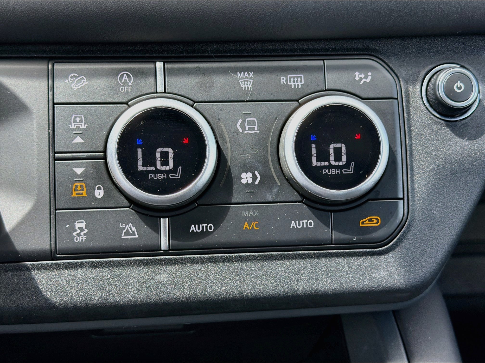 Used 2025 Land Rover Defender 110 S AWD/4WD image 33