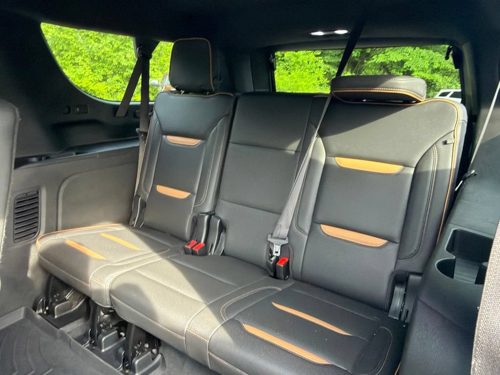 Used 2023 GMC Yukon XL AT4 w/ Technology Package AWD/4WD image 17