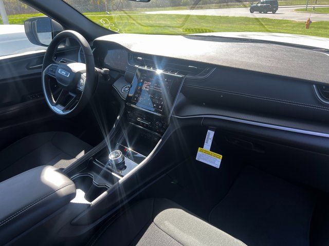 New 2025 Jeep Grand Cherokee Laredo X w/ Luxury Tech Group I image 13