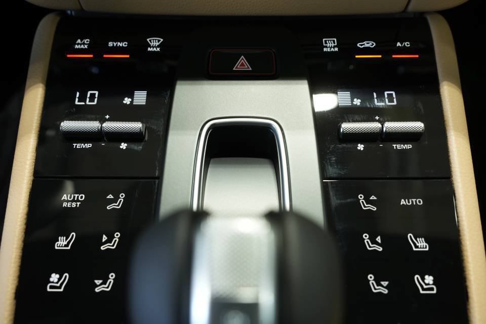 Certified 2026 Porsche Macan AWD/4WD image 21
