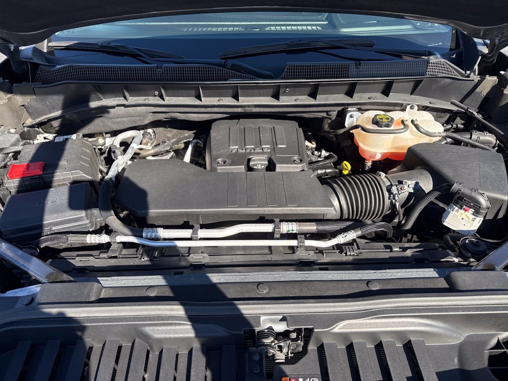 Used 2024 Chevrolet Silverado 1500 LT AWD/4WD image 34