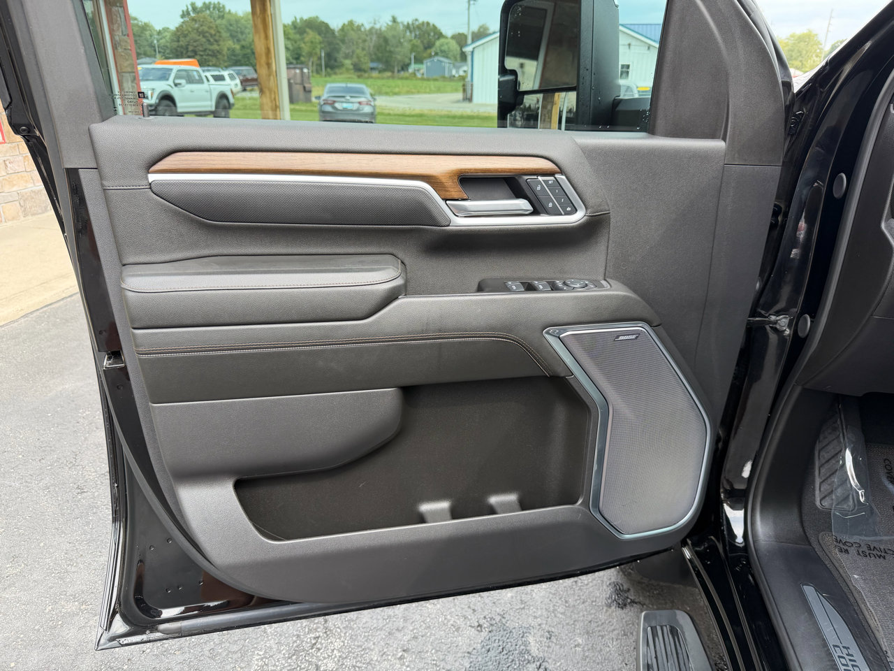 Used 2025 Chevrolet Silverado 2500 High Country w/ Technology Package image 12