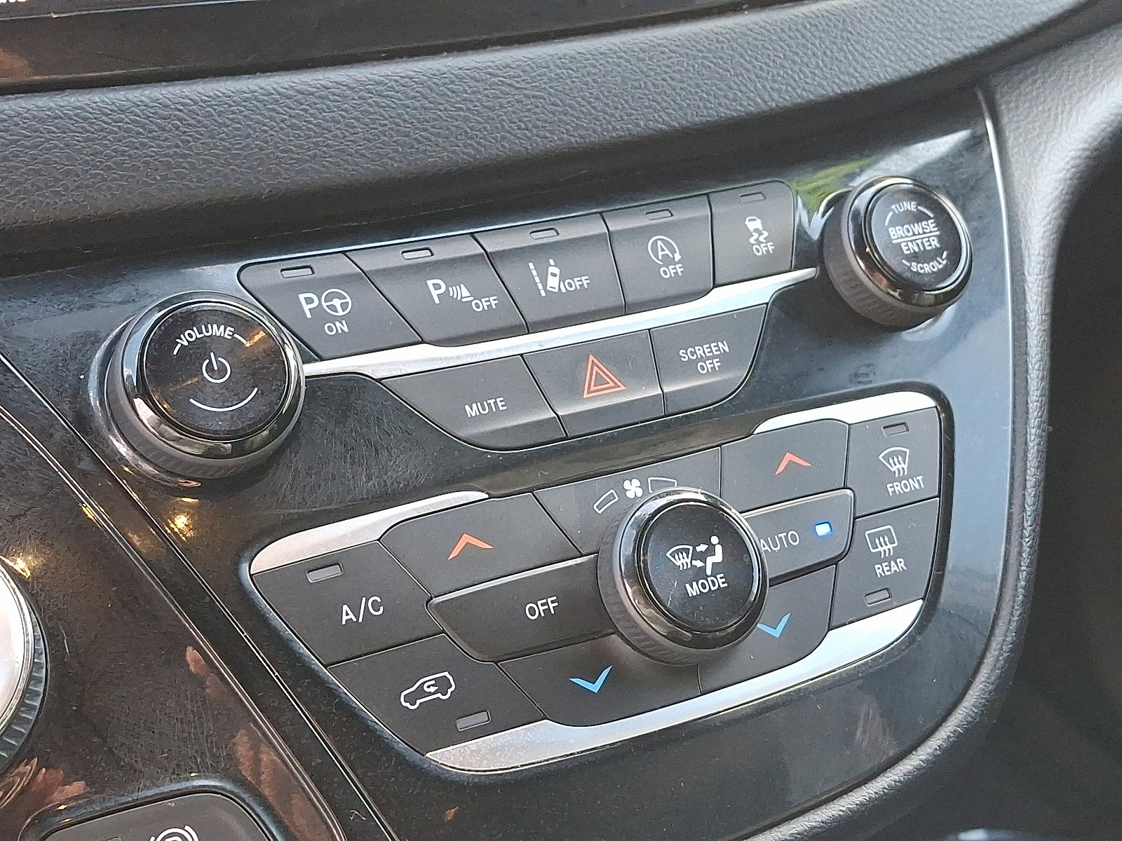 Used 2020 Chrysler Pacifica Touring-L w/ Advanced Safetytec Group image 16