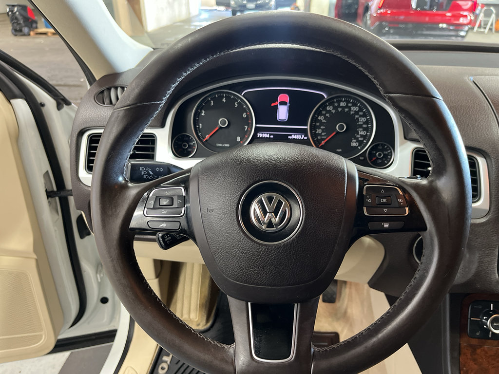 Used 2013 Volkswagen Touareg VR6 AWD/4WD image 10