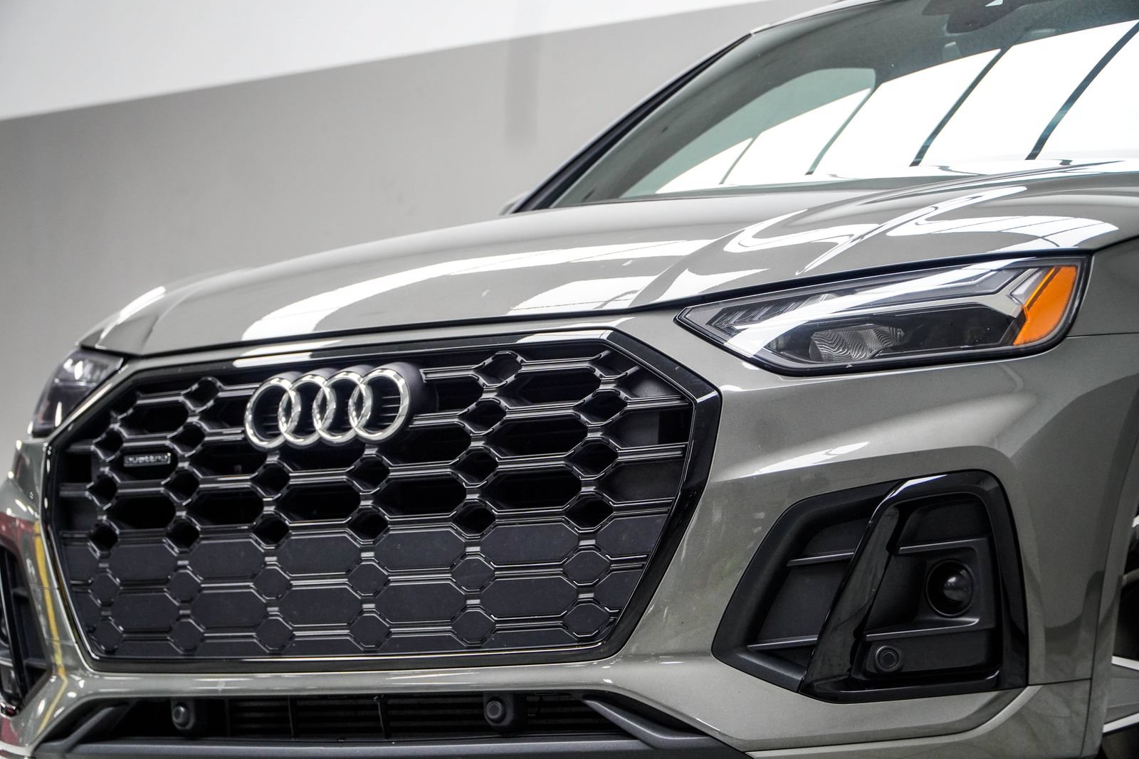 Used 2025 Audi Q5 2.0T Premium AWD/4WD image 2