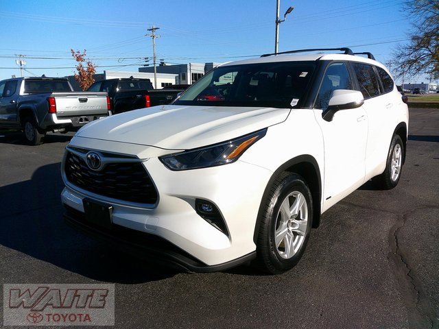 Certified 2023 Toyota Highlander LE image 5