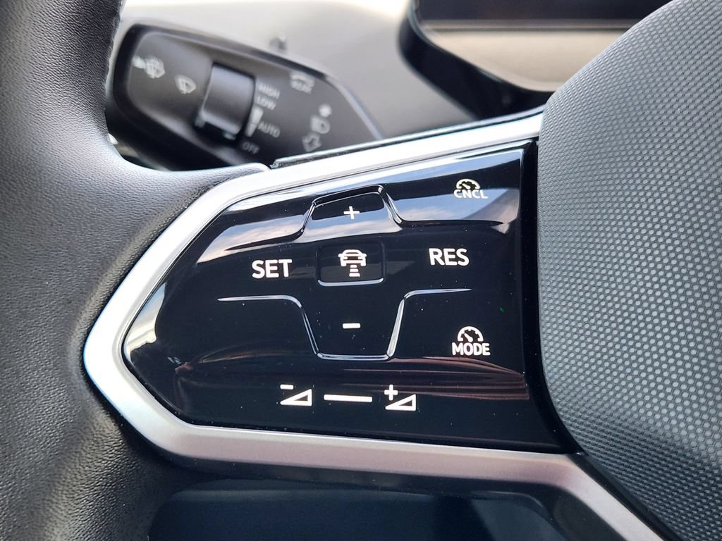 Certified 2025 Volkswagen ID.4 Pro AWD/4WD image 23