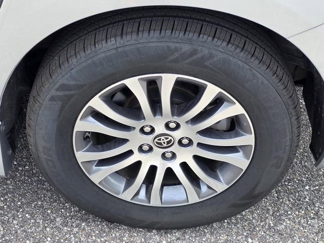 Used 2020 Toyota Sienna XLE image 35
