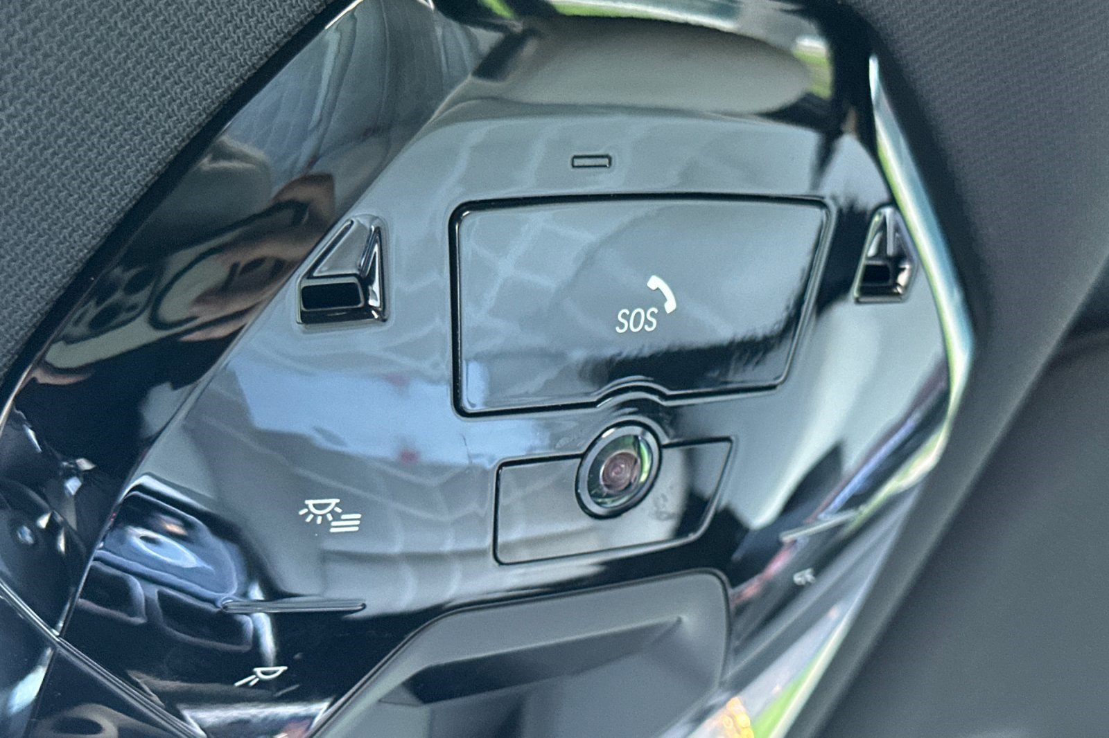 Certified 2025 BMW 740i w/ Premium Package image 22