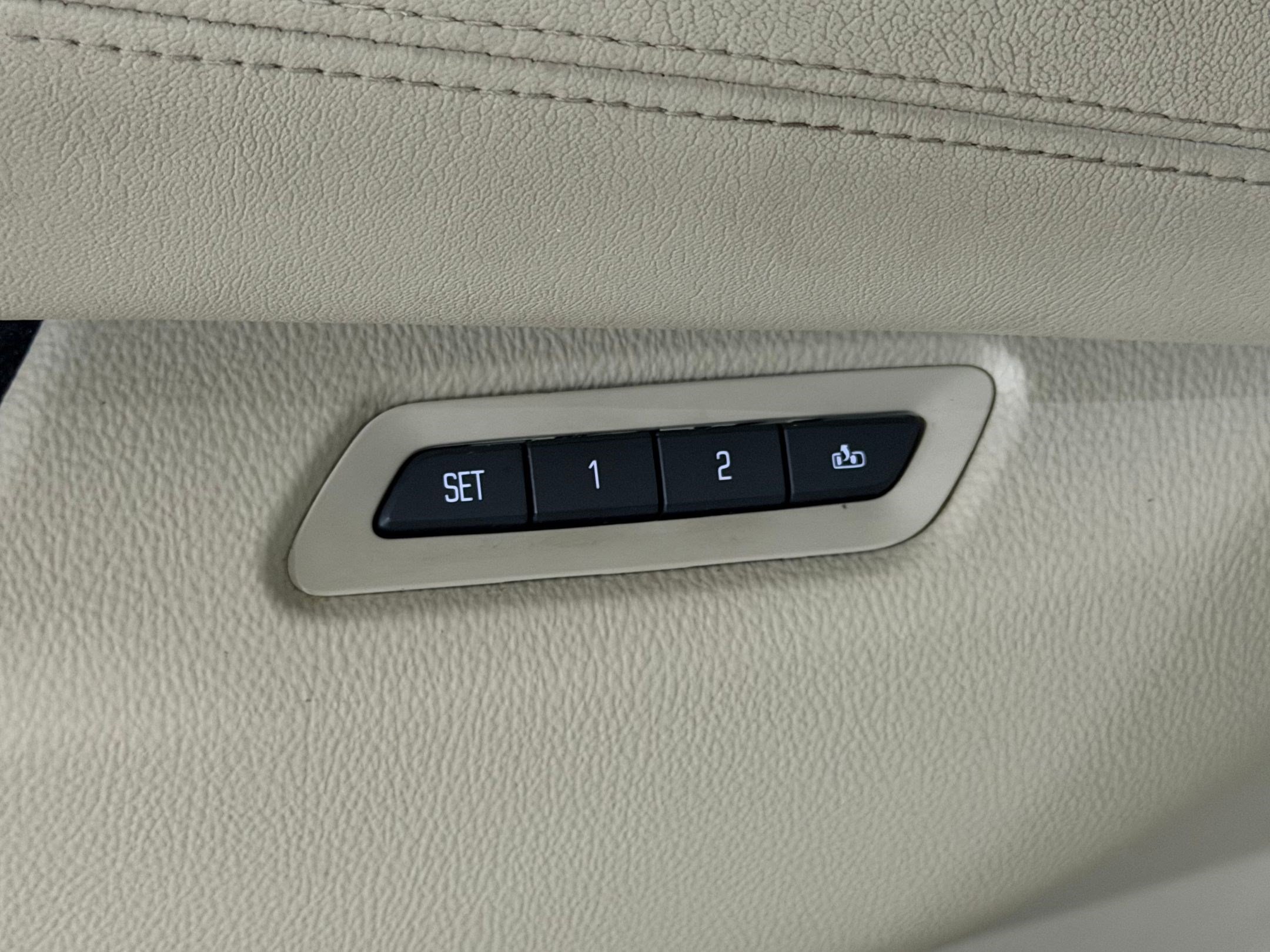 Used 2015 Cadillac Escalade Luxury AWD/4WD image 16