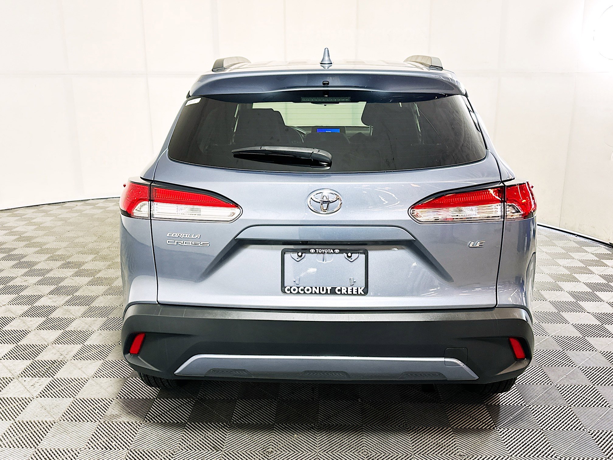 Used 2024 Toyota Corolla Cross LE FWD image 4