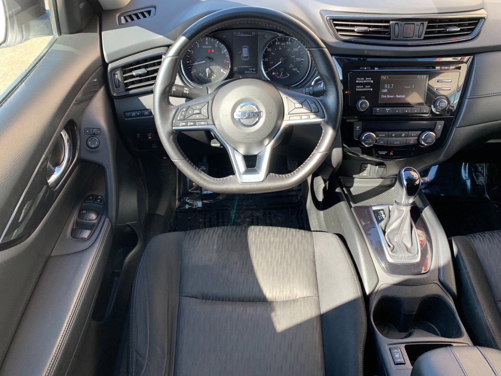 Used 2017 Nissan Rogue SV image 24