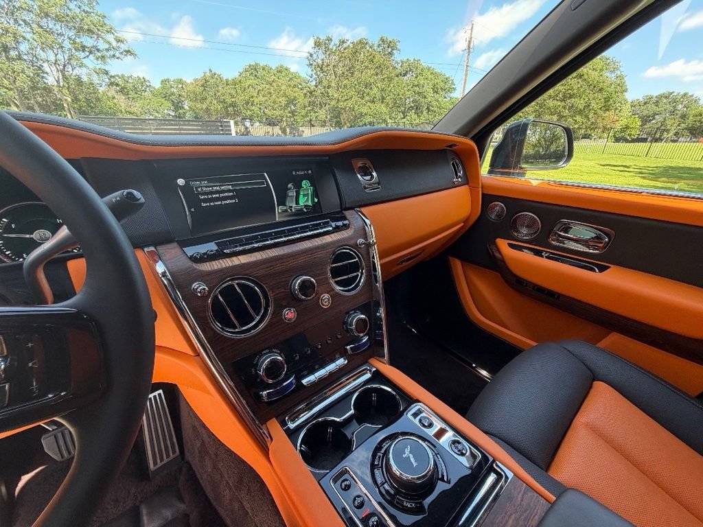 Used 2023 Rolls-Royce Cullinan w/ Cullinan Package AWD/4WD image 27