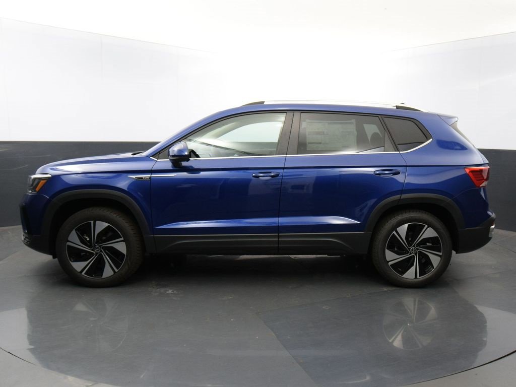 Used 2024 Volkswagen Taos SE image 2