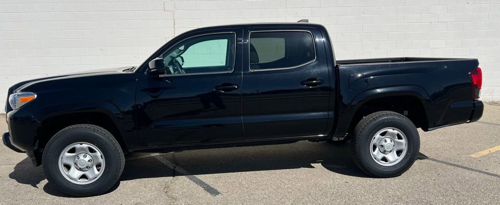 Used 2022 Toyota Tacoma SR w/ SR Convenience Package image 2