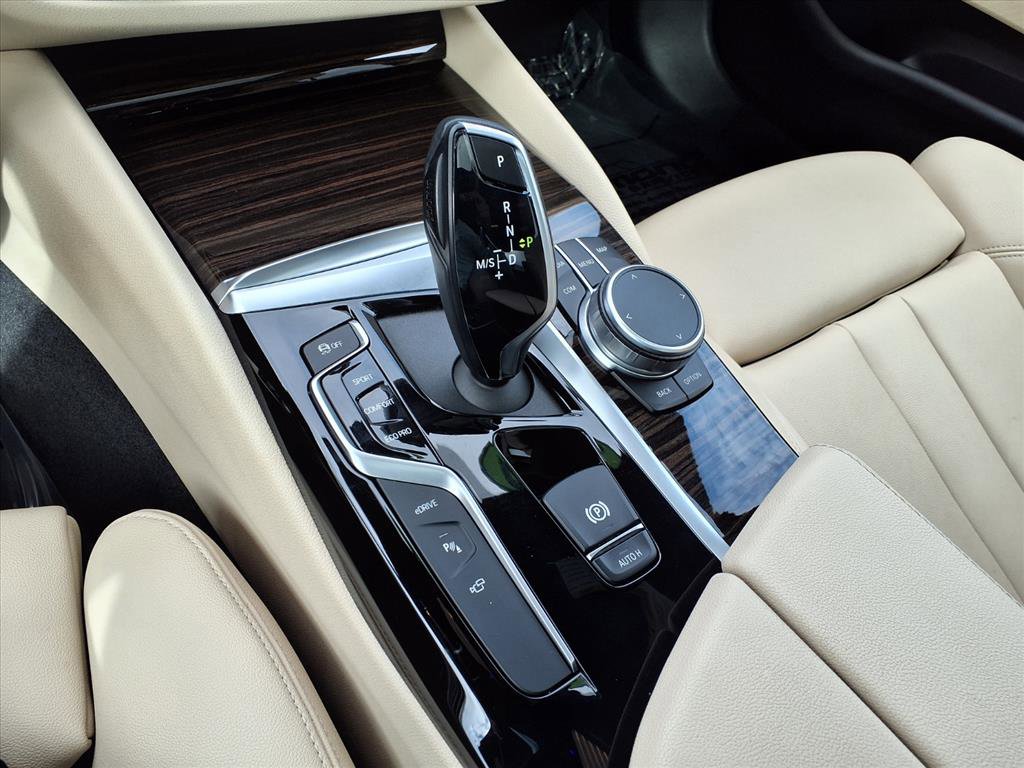 Used 2020 BMW 530e w/ Premium Package image 23