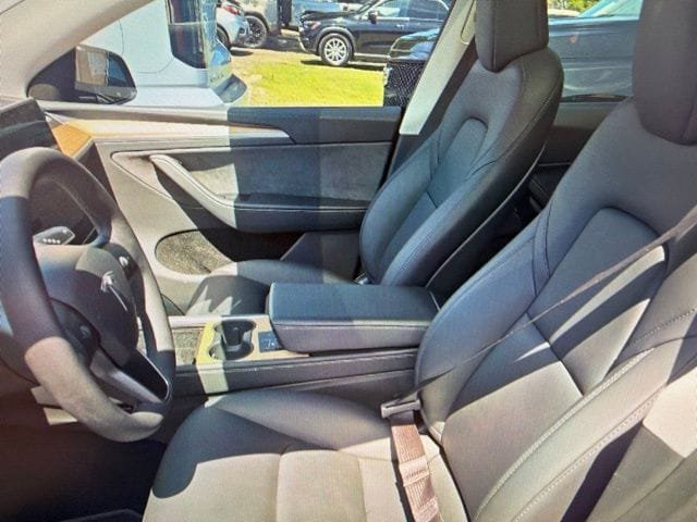 Used 2024 Tesla Model Y Performance AWD/4WD image 6