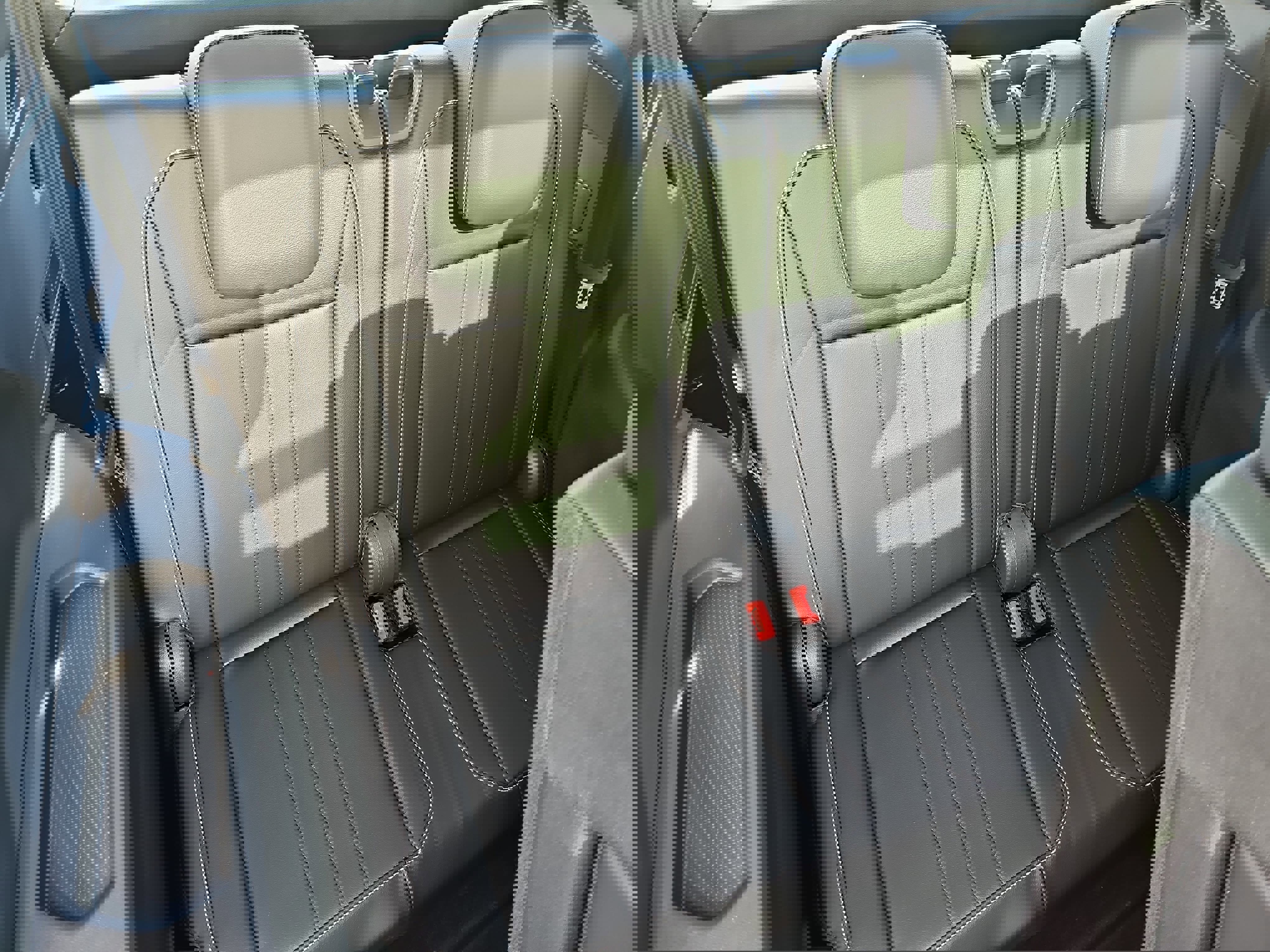 Used 2024 Volkswagen Tiguan SE R-Line image 12