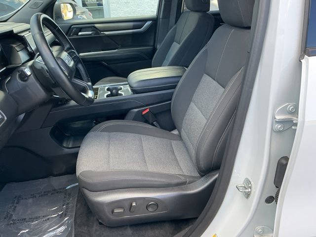 Used 2025 GMC Acadia Elevation AWD/4WD image 16