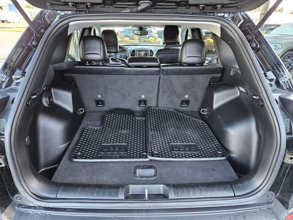 Used 2022 Jeep Cherokee Trailhawk w/ Trailer Tow Group AWD/4WD image 14