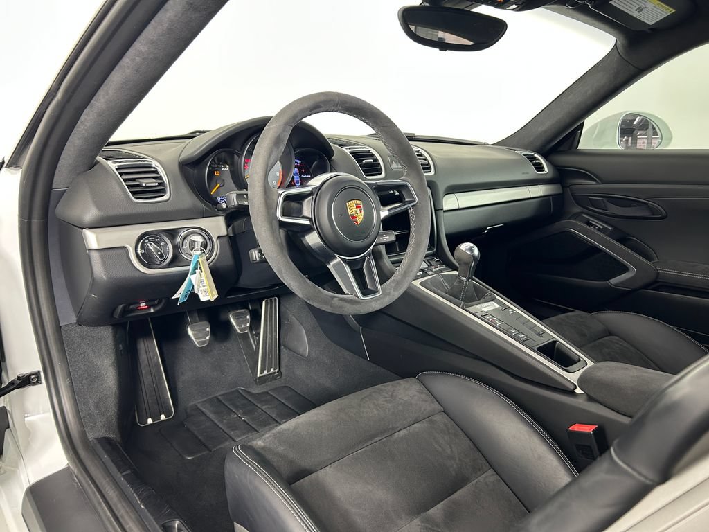 Certified 2016 Porsche Cayman GT4 RWD image 4