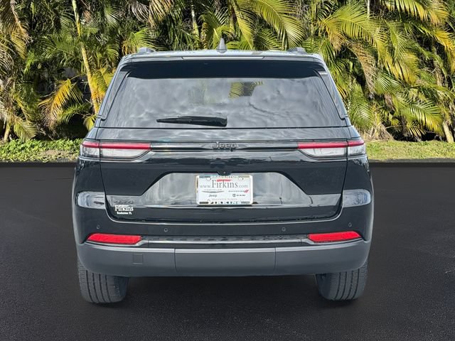 Used 2024 Jeep Grand Cherokee Altitude AWD/4WD image 7