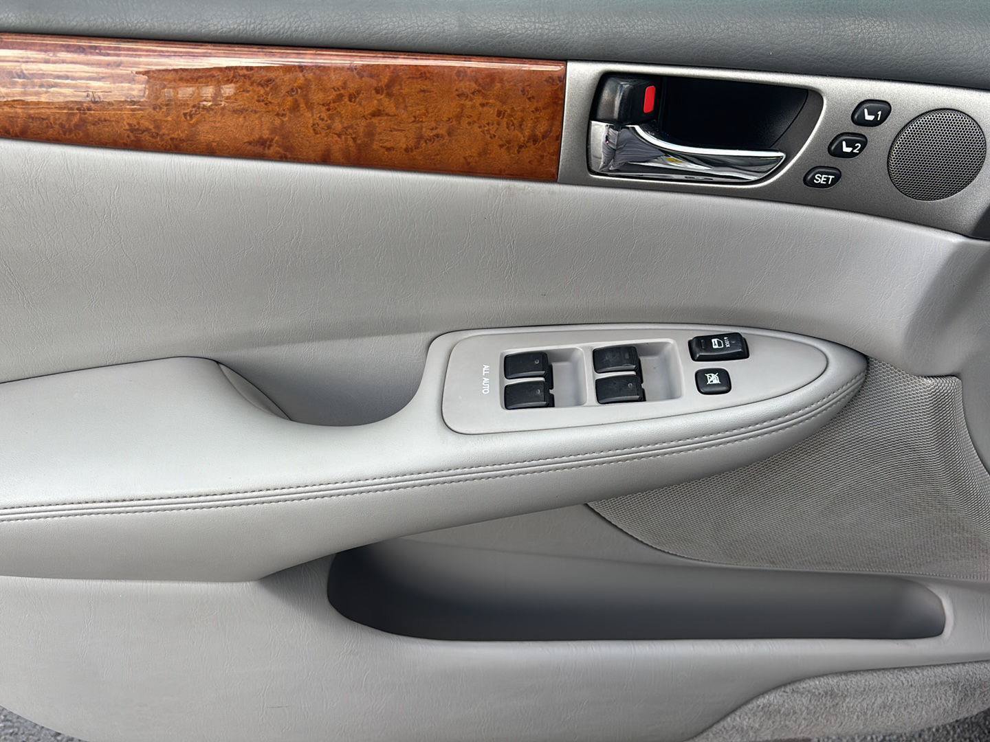 Used 2005 Lexus ES 330 FWD image 4