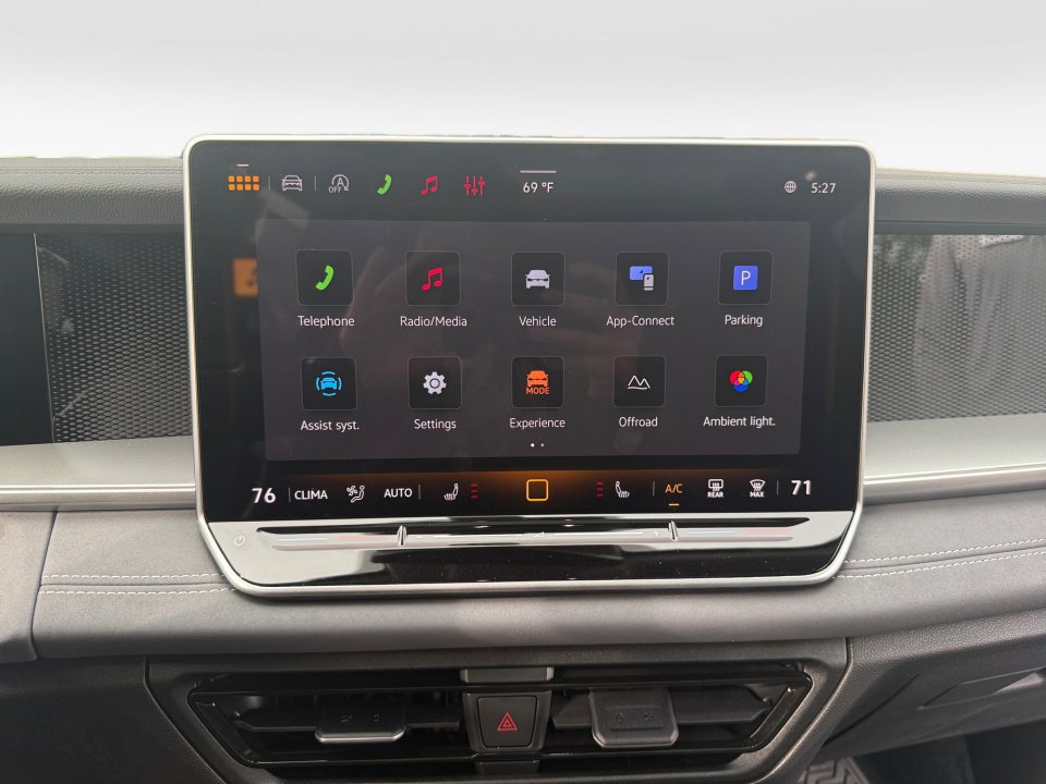New 2026 Volkswagen Tiguan SE AWD/4WD image 17