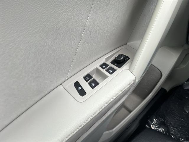 Certified 2022 Volkswagen Tiguan SE w/ Panoramic Sunroof Package image 13