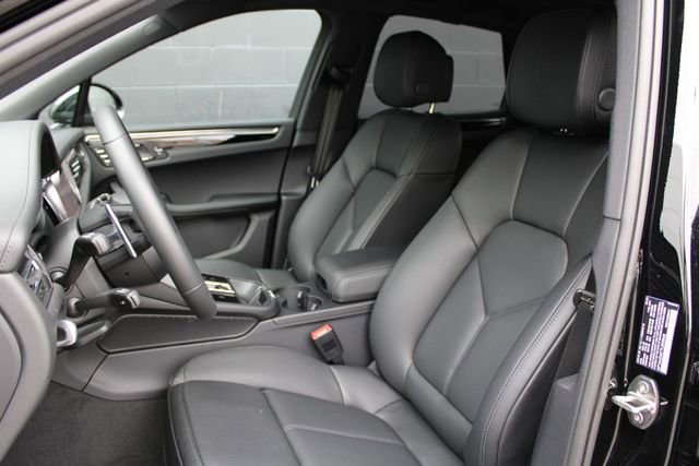 Certified 2026 Porsche Macan AWD/4WD image 5