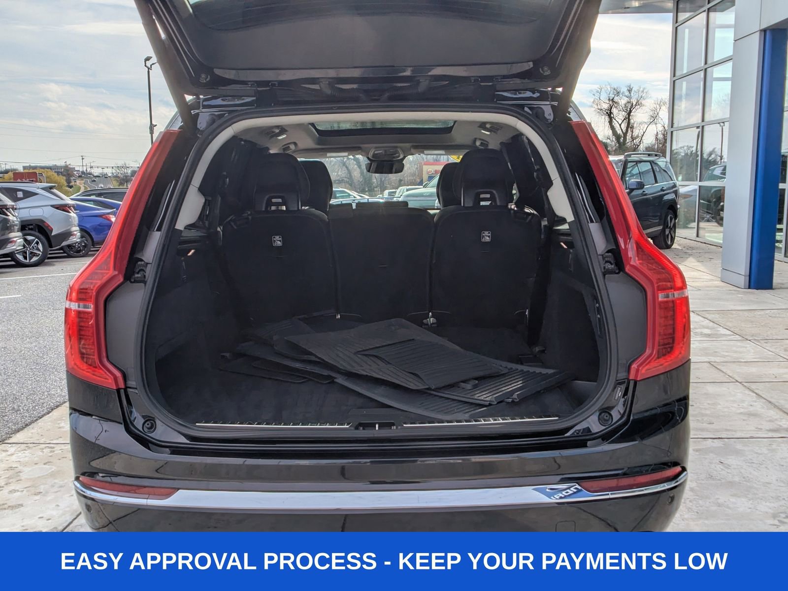 Used 2024 Volvo XC90 B6 Ultimate w/ Lounge Package image 9