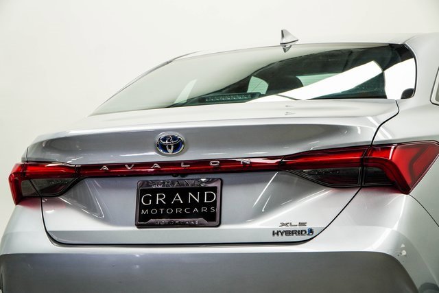 Used 2021 Toyota Avalon XLE w/ Moonroof Package image 13