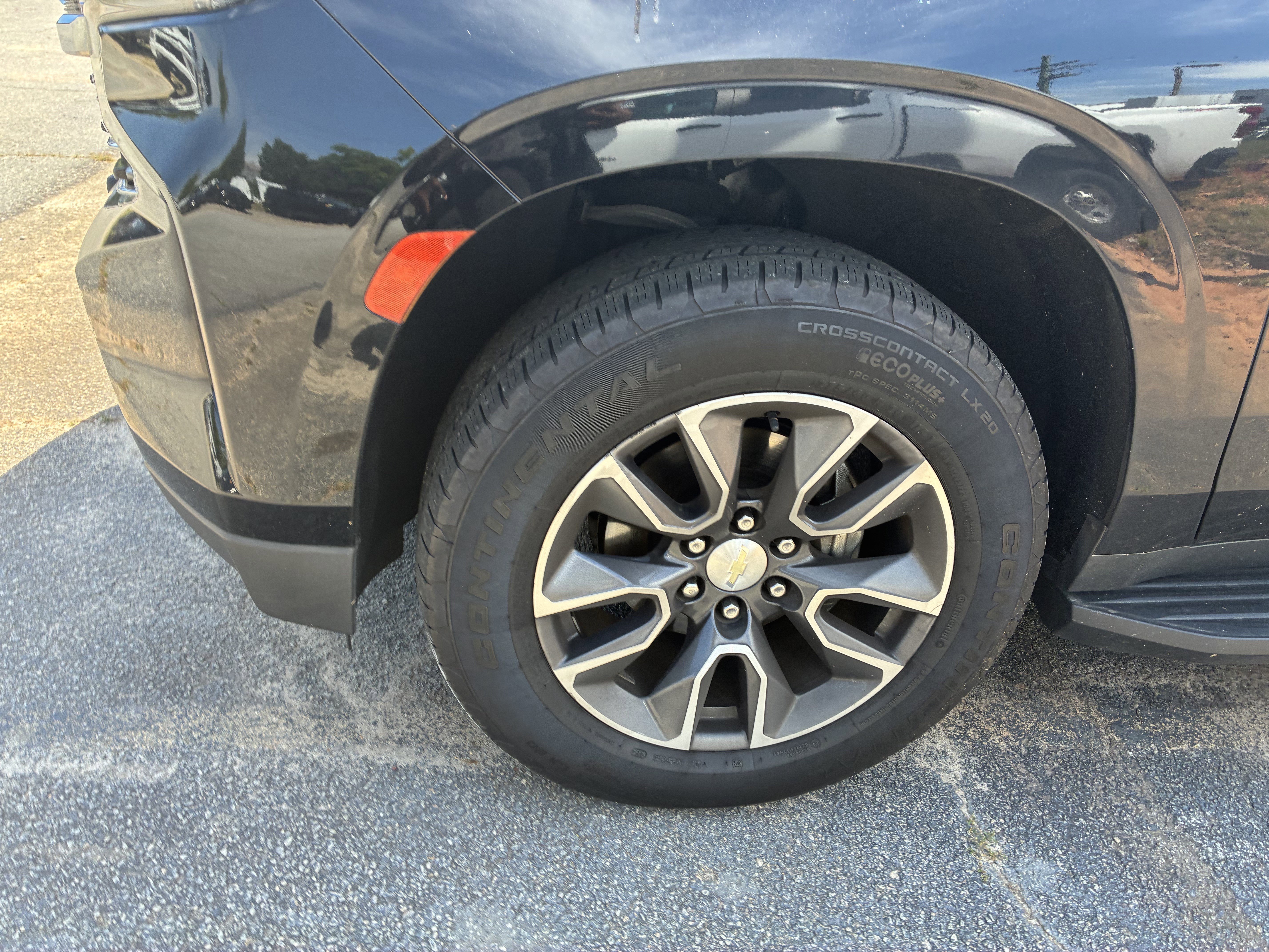 Used 2021 Chevrolet Suburban LT RWD image 5