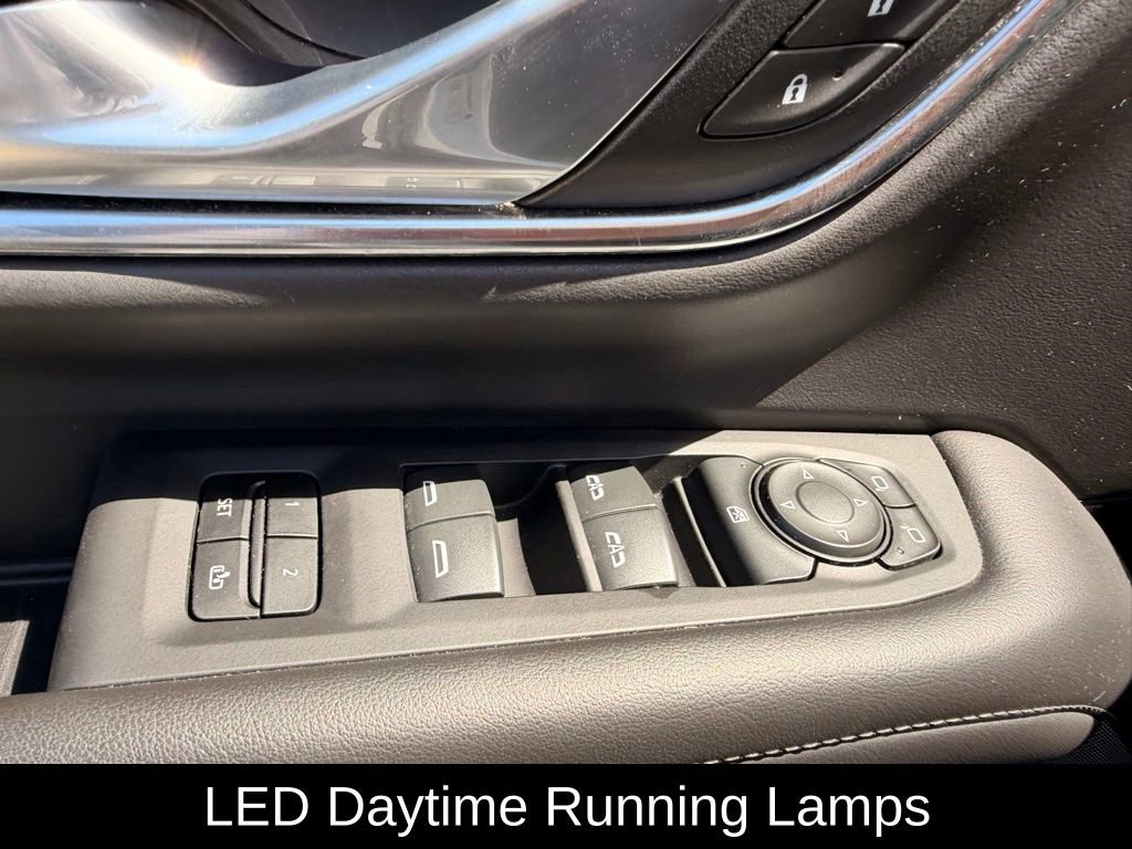 Used 2024 Chevrolet Suburban LT RWD image 16