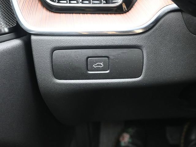 Used 2023 Volvo XC60 B6 Ultimate w/ Protection Package Premier image 29