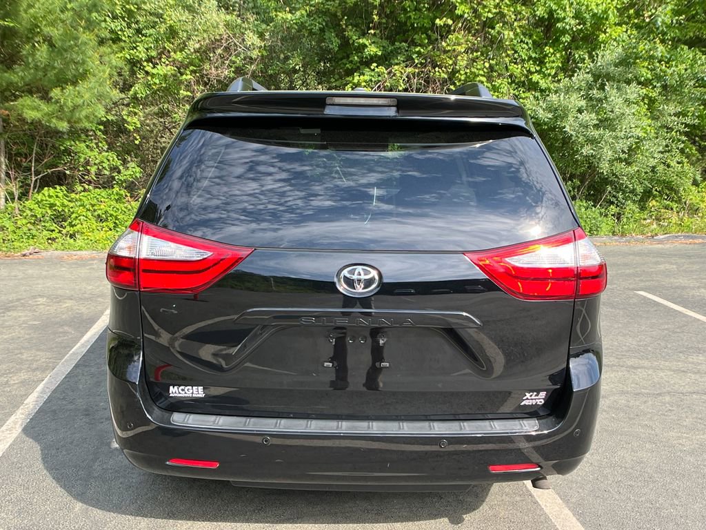 Used 2017 Toyota Sienna XLE Premium AWD/4WD image 3