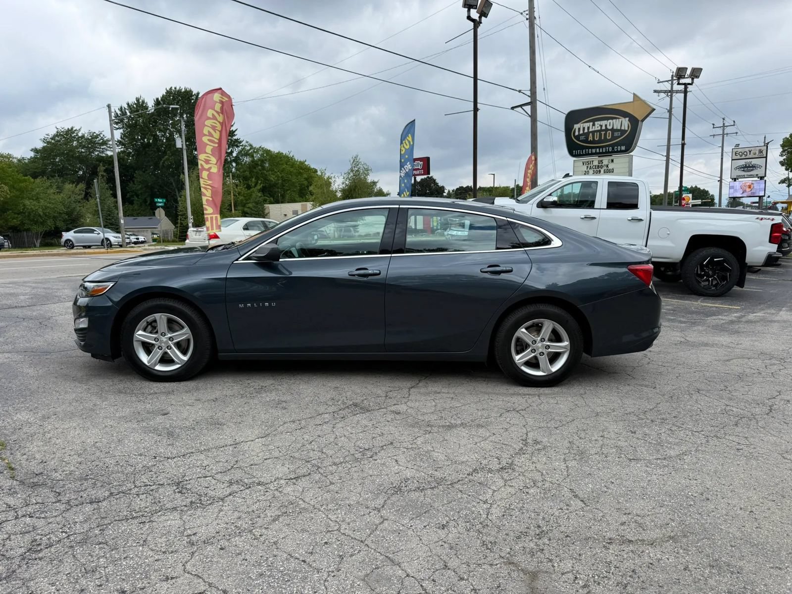 Used 2020 Chevrolet Malibu LS FWD image 2
