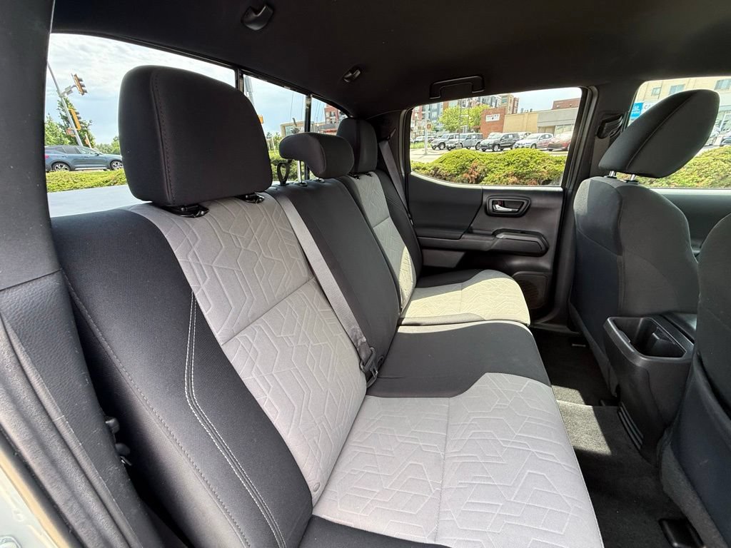Used 2022 Toyota Tacoma TRD Off-Road AWD/4WD image 32