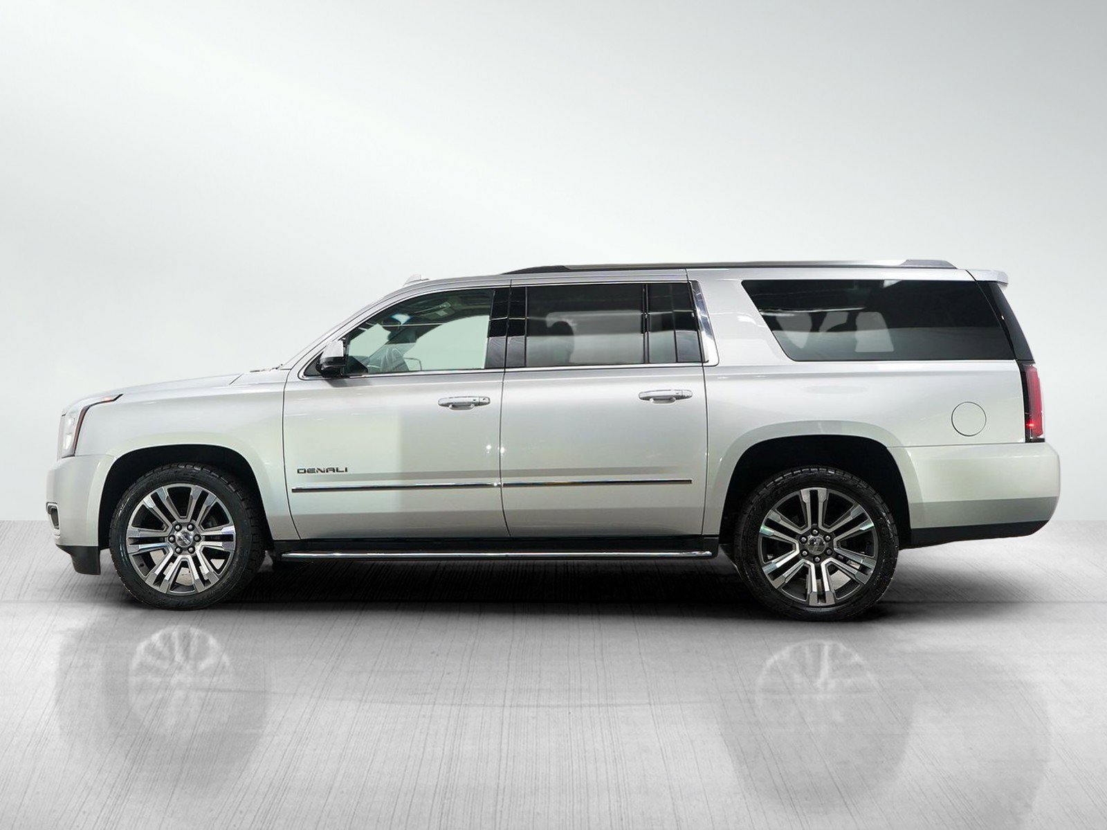 Used 2018 GMC Yukon XL Denali w/ Open Road Package image 2