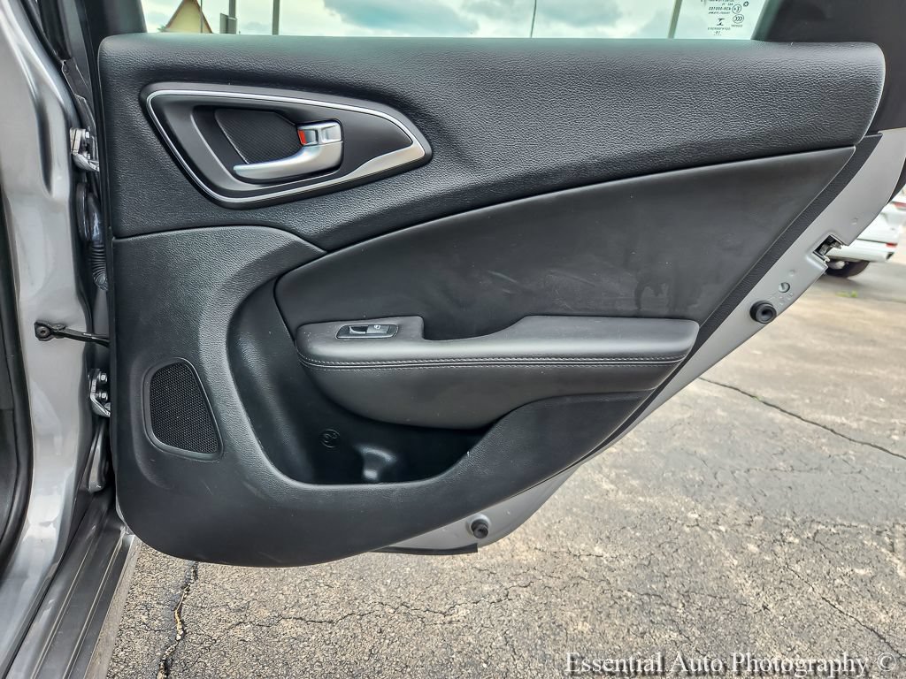 Used 2017 Chrysler 200 Limited Platinum FWD image 19