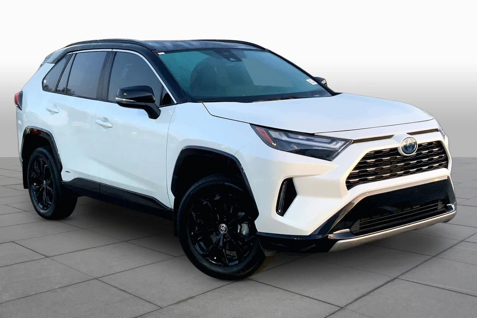 Used 2024 Toyota RAV4 XSE AWD/4WD image 3