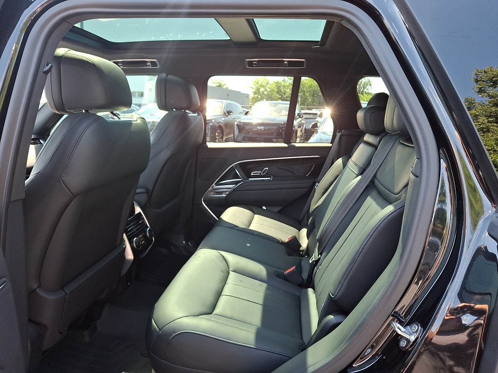 Used 2024 Land Rover Range Rover SE AWD/4WD image 10