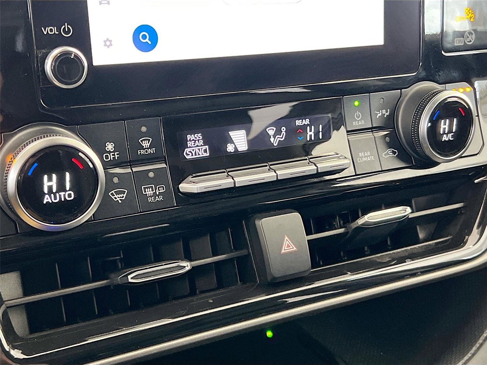 Used 2024 Toyota Highlander XLE image 12