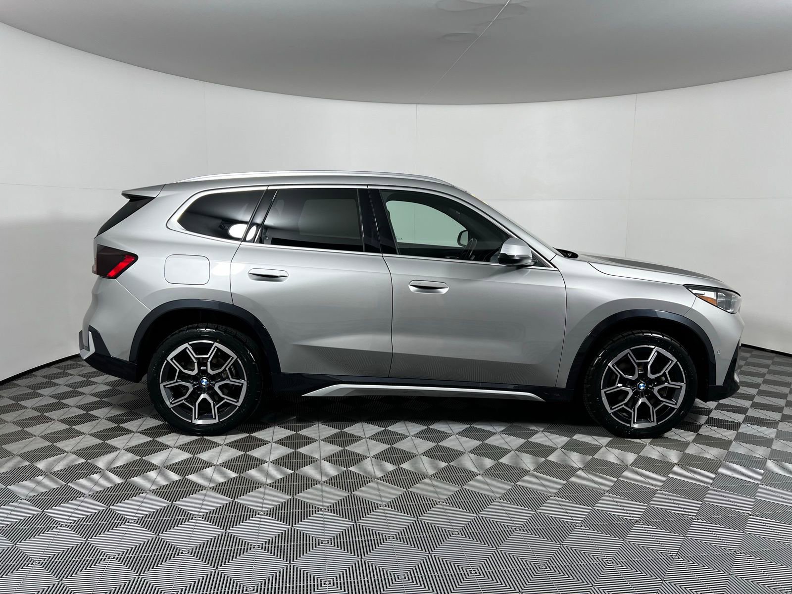 Used 2023 BMW X1 xDrive28i w/ Convenience Package image 4
