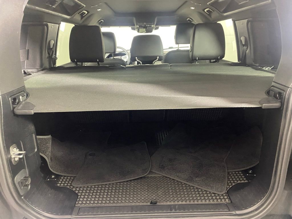 Used 2025 Land Rover Defender 110 S image 27