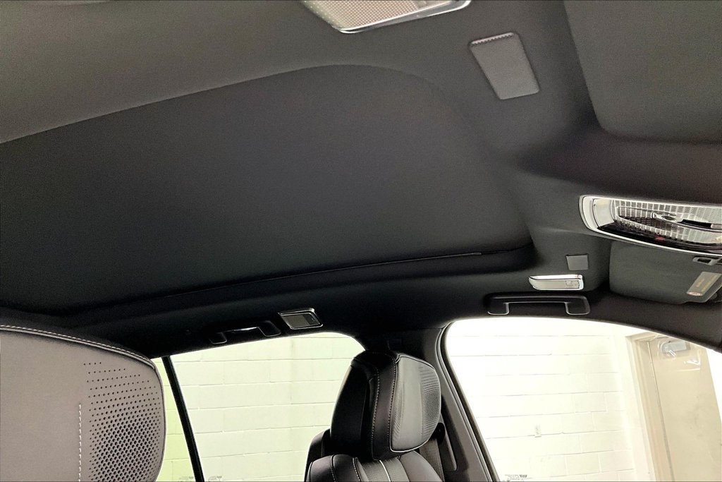 New 2027 Cadillac Vistiq Sport w/ LPO, Floor Liner Package AWD/4WD image 23