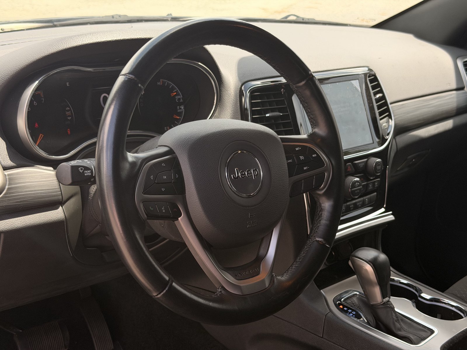 Used 2022 Jeep Grand Cherokee Laredo E AWD/4WD image 17